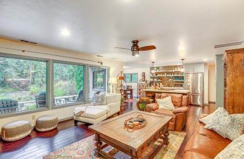 Blue River House | McKenzie Bridge Cabin River and Hiking Access!