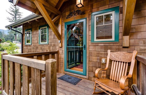 McKenzie Bridge House | Mckenzie Dream Riverfront Log Cabin*New Listing*
