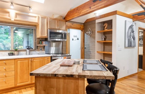 McKenzie Bridge Cabin | McKenzie River Secluded Luxury Cabin Retreat