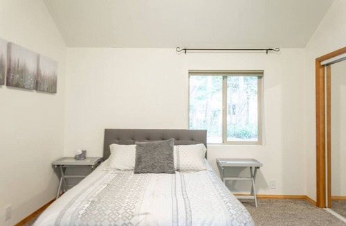 McKenzie Bridge Cabin | McKenzie River Secluded Luxury Cabin Retreat