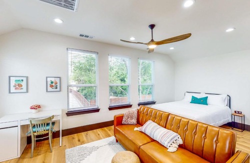 McKinney Apartment | 'McKinney Marvel' Studio in Historic District
