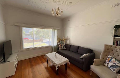 McKinnon Villa | McKinnon three bedroom cosy house