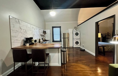 McKittrick Apartment | McKittrick Suite - Loft Stay on Katy Trail in Historic Mercantile, 4 min Hermann