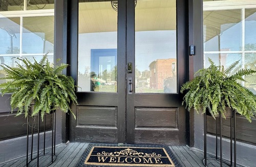 McKittrick Apartment | McKittrick Suite - Loft Stay on Katy Trail in Historic Mercantile, 4 min Hermann