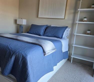 McLean Apartment | Mclean View Steps from Tysons Corner & Galleria