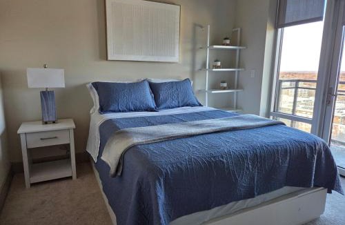 McLean Apartment | Mclean View Steps from Tysons Corner & Galleria