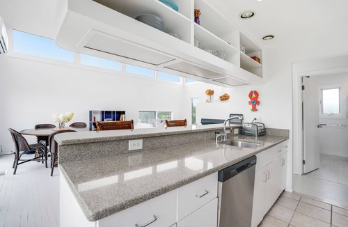 Beach Hampton House | MCM Beach house in exclusive Amagansett dunes minutes from beach path