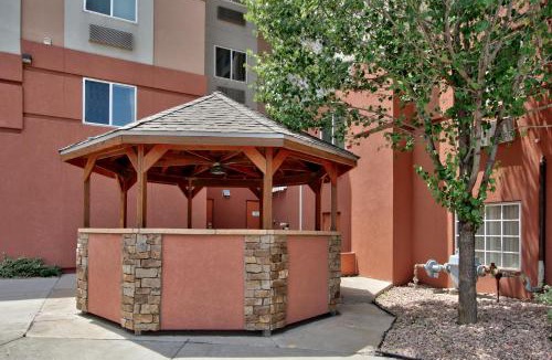 Northeast Colorado Springs Hotel | MCM Elegante Suites