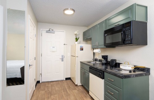 Northeast Colorado Springs Hotel | MCM Elegante Suites