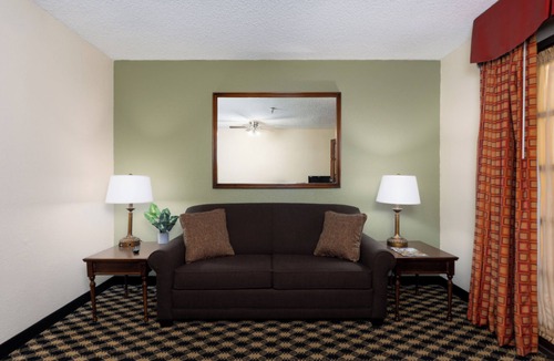 Abilene Hotel | MCM Elegante Suites Abilene
