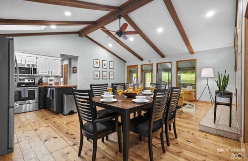 Rogers House | MCM Lakehouse - Direct Lake Access - Sleeps 8