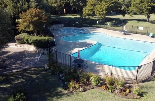 Duncanville House | MCM shared home with queen room and full bath in charming Duncanville