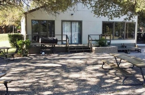 Duncanville House | MCM shared home with queen room and full bath in charming Duncanville