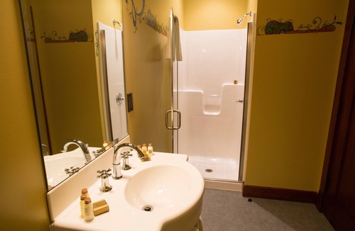 Bothell Hotel | McMenamins Anderson School