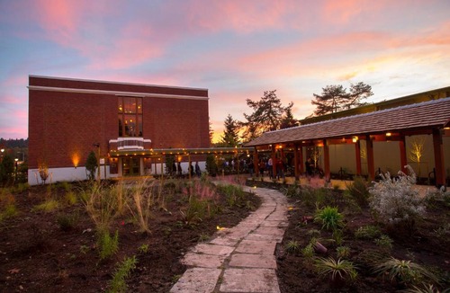 Bothell Hotel | McMenamins Anderson School