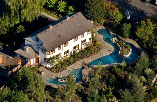 Troutdale Resort | McMenamins Edgefield