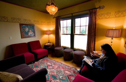 Troutdale Hotel | McMenamins Edgefield