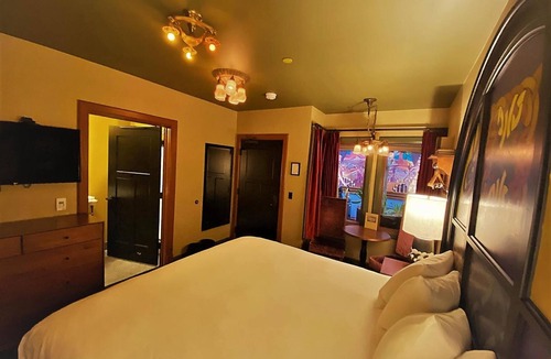 New Tacoma Hotel | McMenamins Elk Temple