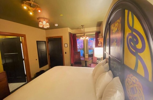 New Tacoma Hotel | McMenamins Elk Temple