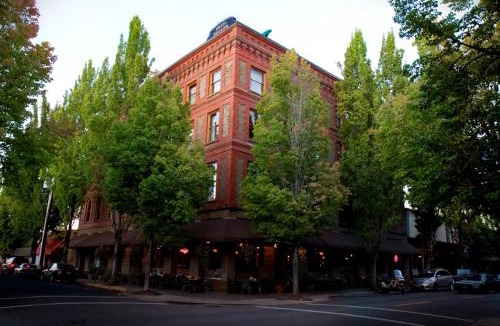 McMinnville Hotel | McMenamins Hotel Oregon