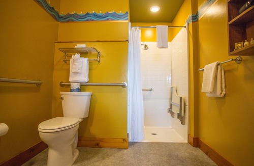 Carrolls Cabin | McMenamins Kalama Harbor Lodge