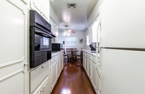 McQueeney House | McQueeney is Full! Lakefront on the Guadalupe River: Cypress Breeze Guesthouse