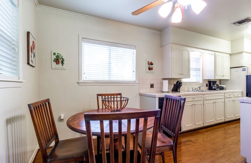 McQueeney House | McQueeney is Full! Lakefront on the Guadalupe River: Cypress Breeze Guesthouse