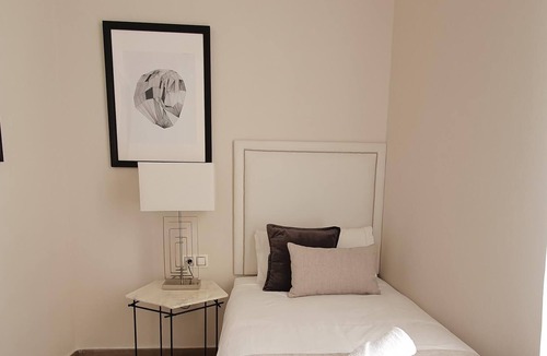 El Pilar Apartment | MD Balmes Street 2 City Center