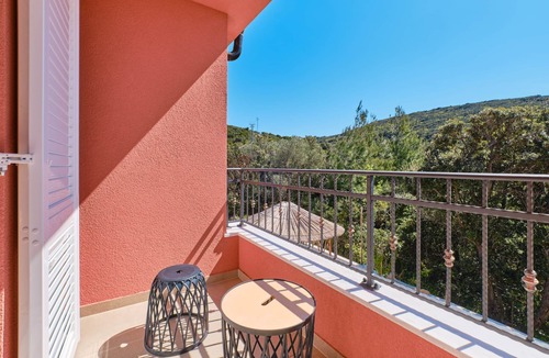 Miholascica Villa | MEACres Sun - secluded pool villa