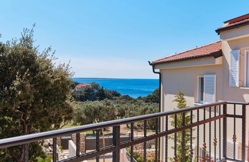 Miholascica Villa | MEACres Sun - secluded pool villa