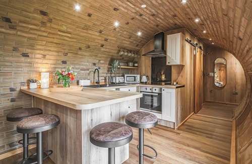 Radstock Cottage | Meadow and Nest Burrow