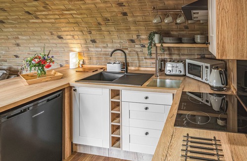 Radstock Cottage | Meadow and Nest Burrow