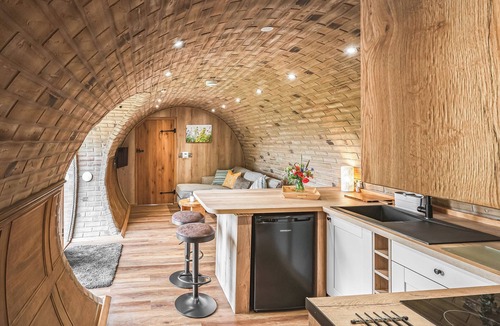 Radstock Cottage | Meadow and Nest Burrow