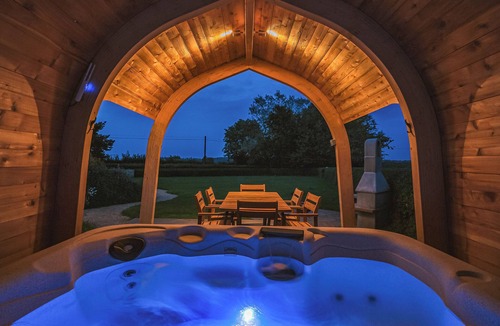 Radstock Cottage | Meadow and Nest Burrow