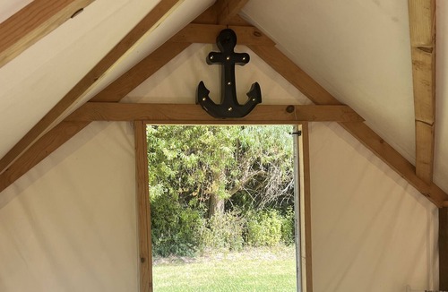 Isleton House | Meadow Cabana - 1 Queen