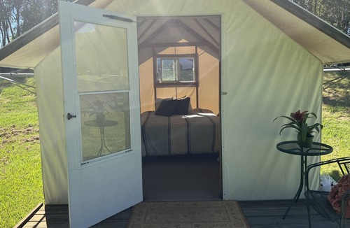 Isleton House | Meadow Cabana - 1 Queen