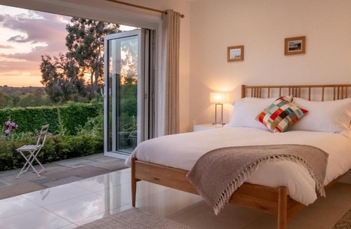 Hawkhurst Bed & Breakfast | Meadow Cottage Bed & Breakfast