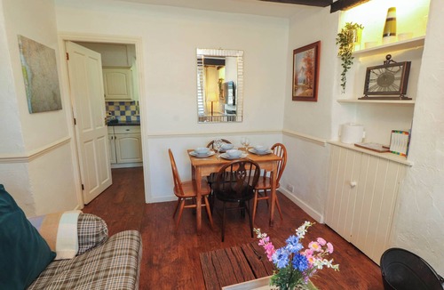 Staveley Cottage | MEADOW COTTAGE, pet friendly, with open fire in Staveley