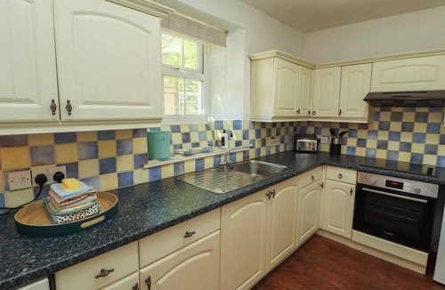 Staveley Cottage | MEADOW COTTAGE, pet friendly, with open fire in Staveley