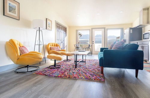 Stanley Cabin | Meadow Creek Suite #09