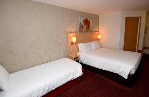 Stratford-upon-Avon Hotel | Meadow Farm Redditch by Marstons Inns