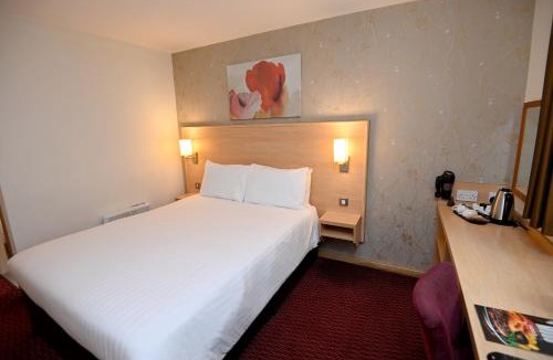 Stratford-upon-Avon Hotel | Meadow Farm Redditch by Marstons Inns