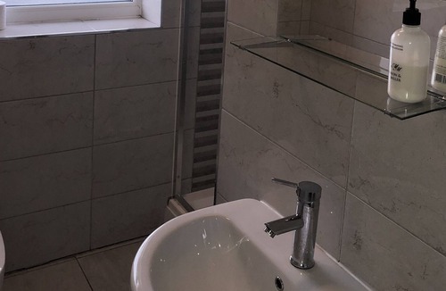 Loughborough Apartment | Meadow Lane Apartment 6