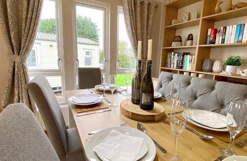 Cayton Bay House | Meadow Lodge