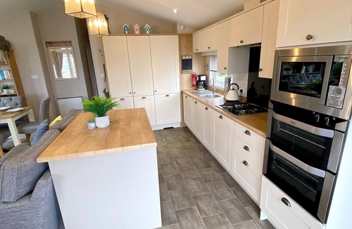 Cayton Bay Cottage | Meadow Lodge