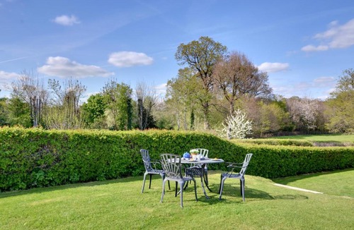 Langton Green Apartment | Meadow Loft