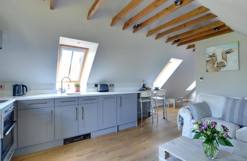 Langton Green Apartment | Meadow Loft