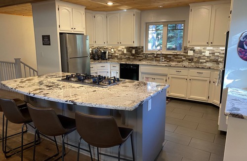 Country Club Estates House | Meadow Vale Lodge - Great house - Forest & Mtn Views