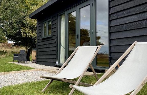 Foolow House | Meadow View - Bottom Cabin