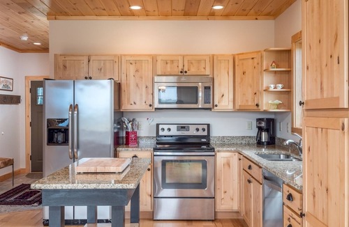 Bethel House | Meadow View Cabin | 3 Bed, 2 Bath